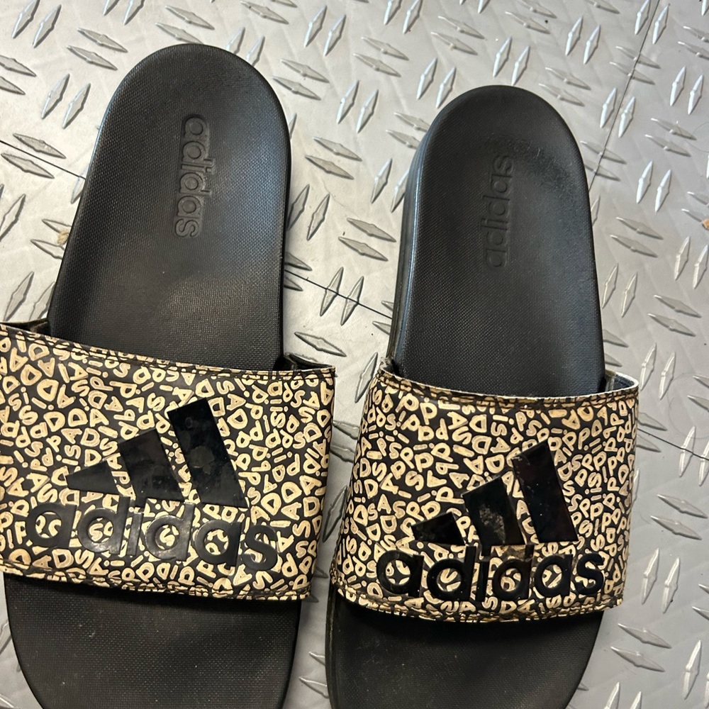 Women’s 11 Adidas Black and Tan Patterned Slides